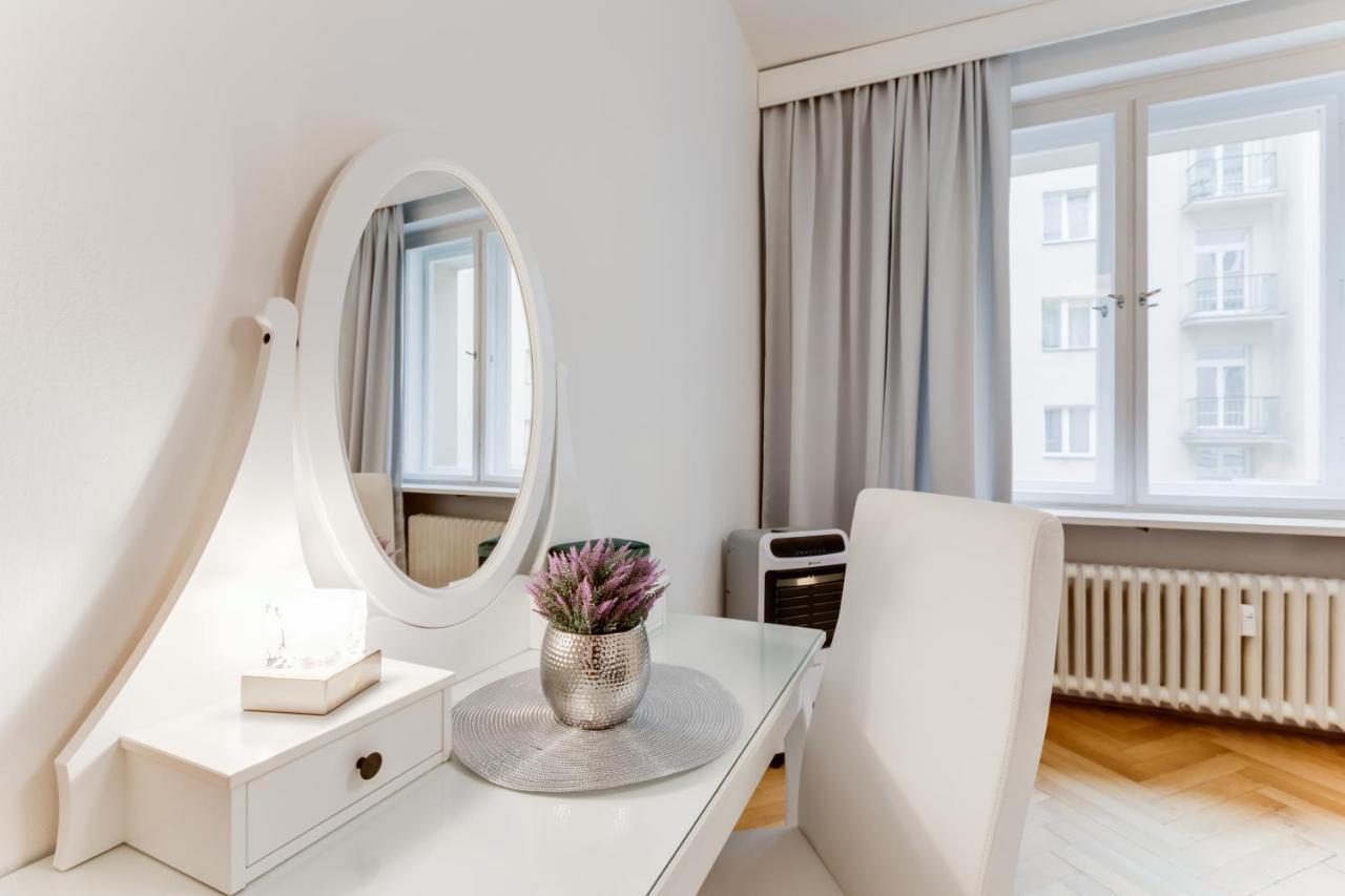 Exclusive Riverside Apartment In The Heart Of プラハ エクステリア 写真