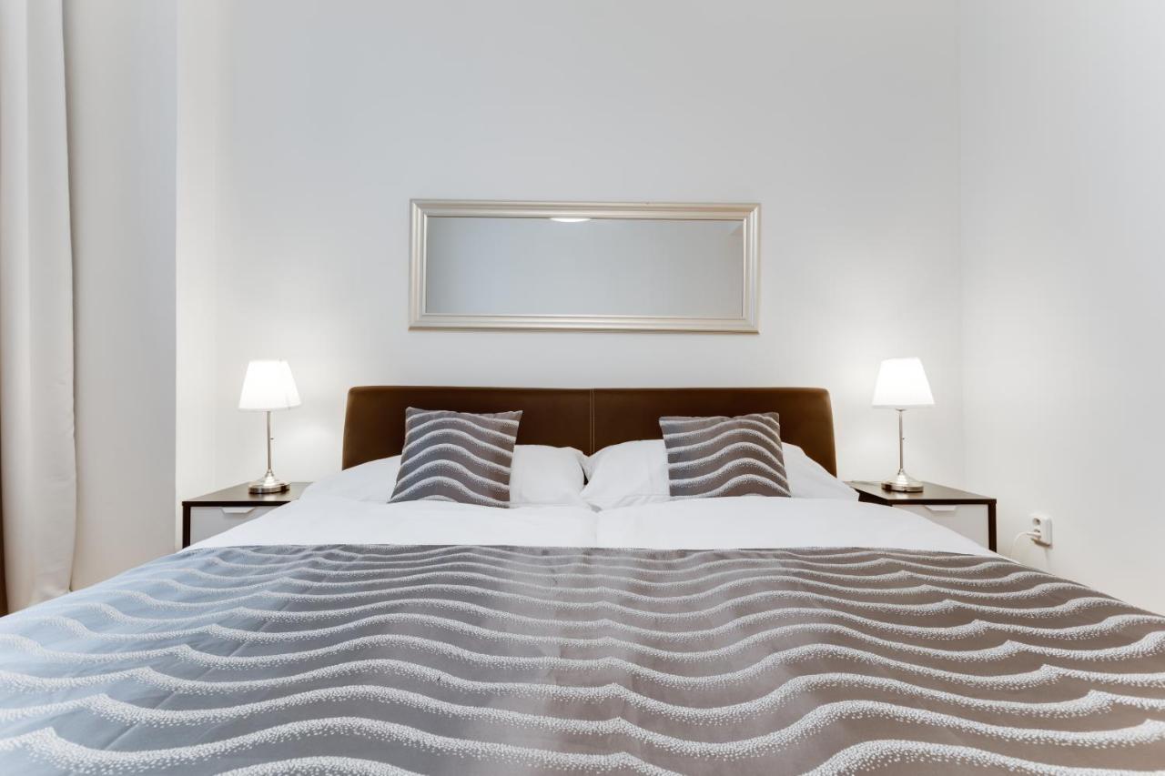 Exclusive Riverside Apartment In The Heart Of プラハ エクステリア 写真