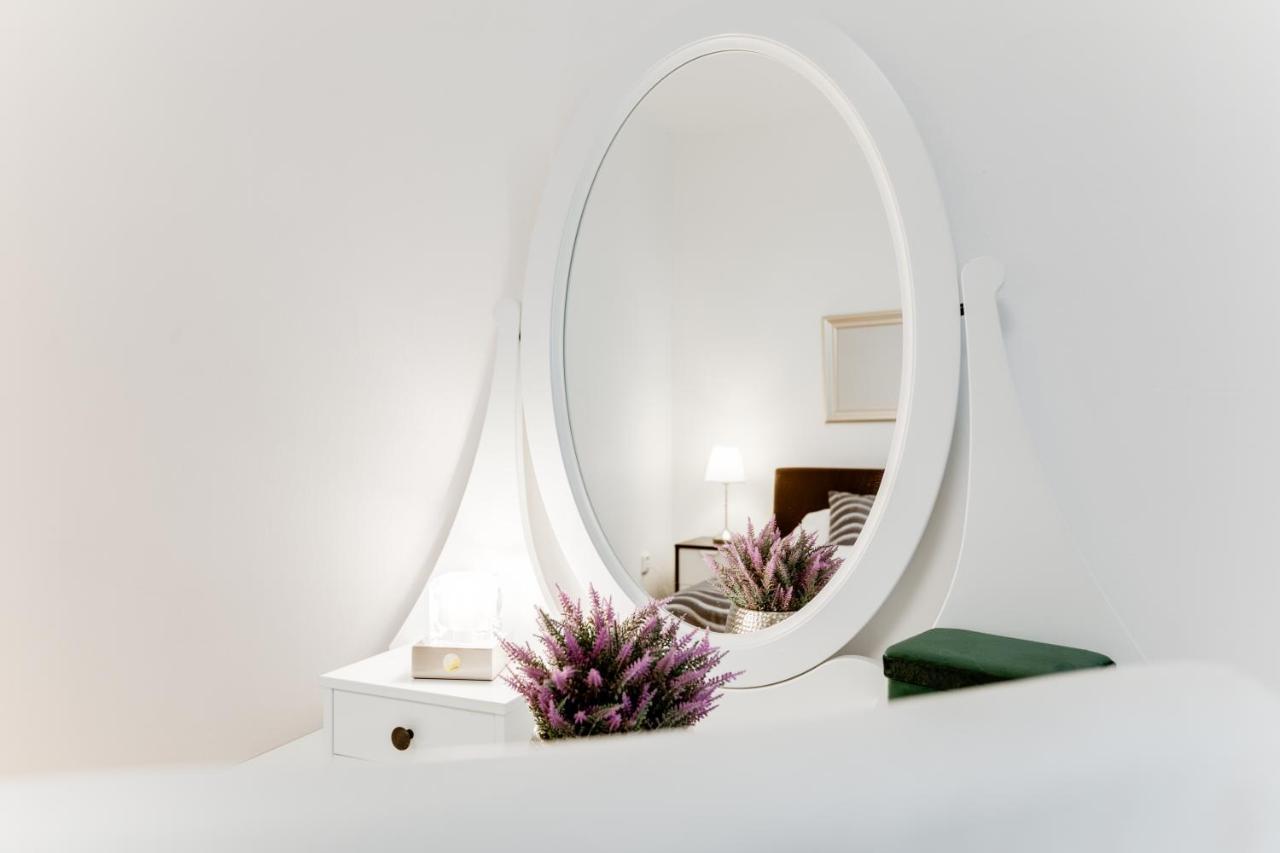 Exclusive Riverside Apartment In The Heart Of プラハ エクステリア 写真