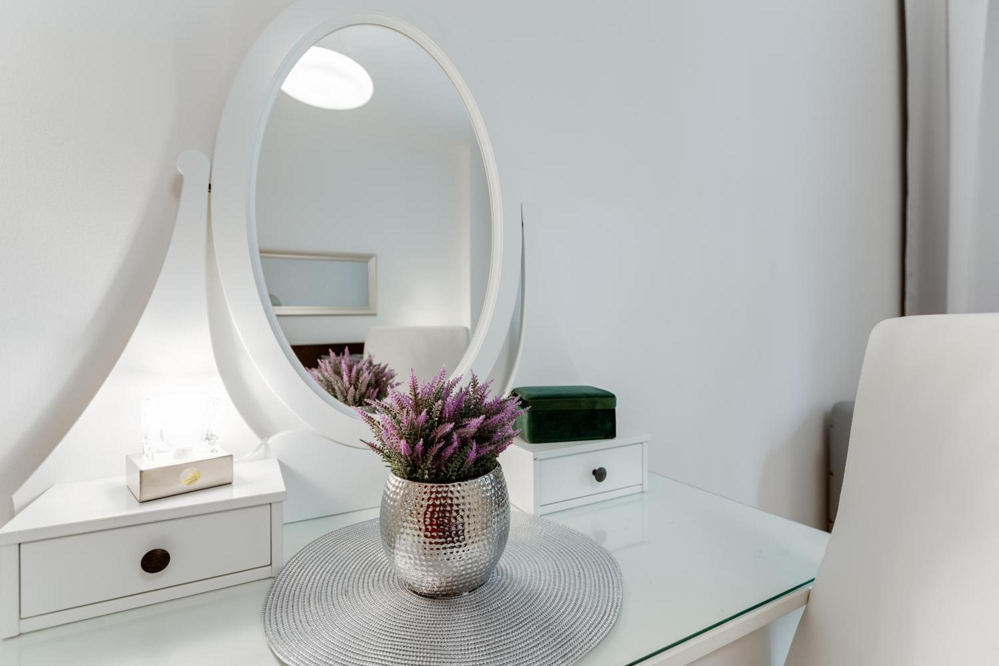 Exclusive Riverside Apartment In The Heart Of プラハ エクステリア 写真